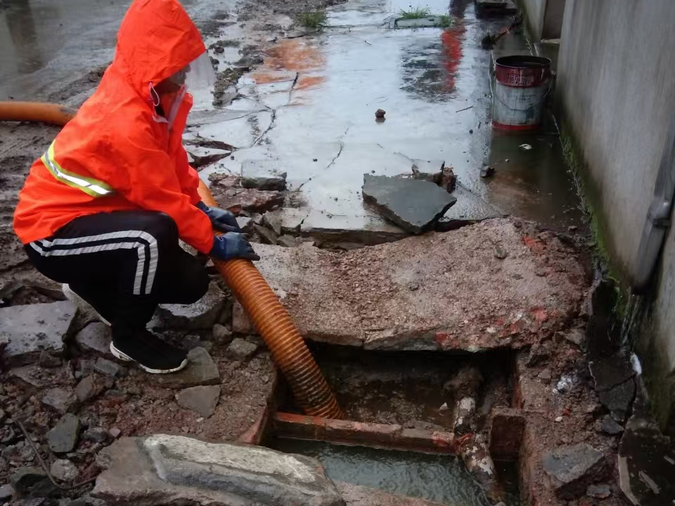 广河专业清理污水池 炜誉市政以规范流程守护城市 “肠道”