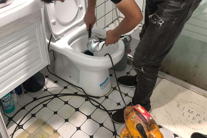 广河马桶堵塞自己疏通还是找师傅？专业上门服务让你省时更省心